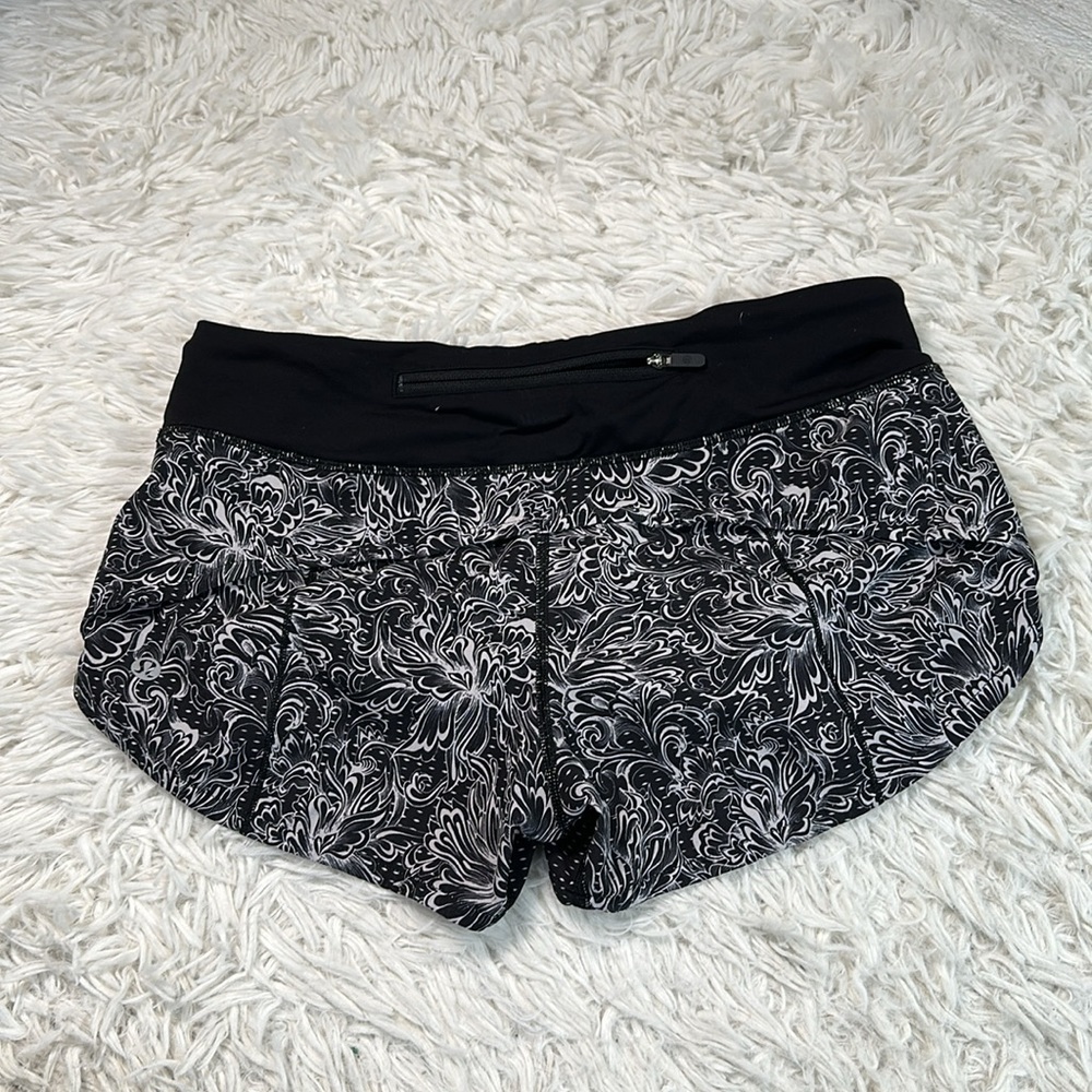 Lululemon Speed Up Short *2.5" Infinity Speed Up Short Alpine White Black - Picture 4 of 6